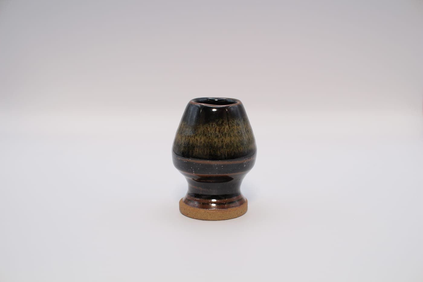 茶筅立て・黒アメ釉