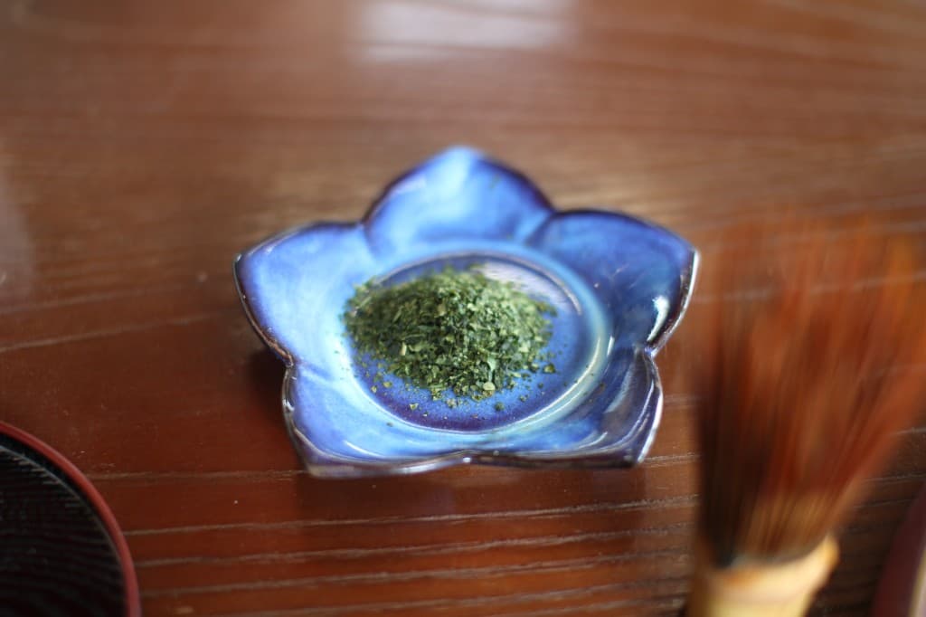 碾茶の質感。