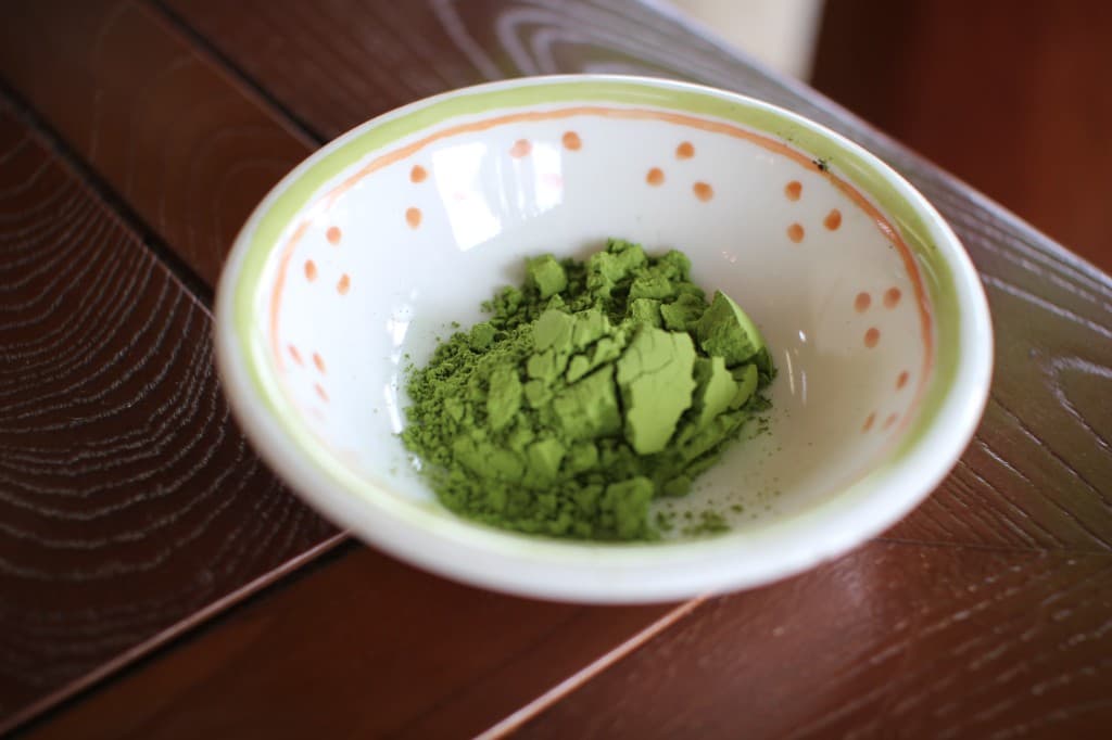 今年の釜炒り抹茶。鮮やかな緑。